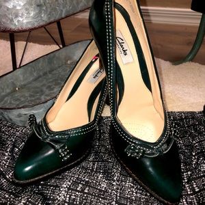 Vintage green heels